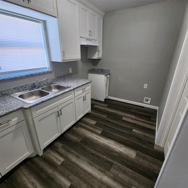 property at 122 Pineview Dr