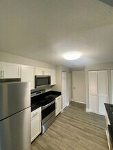 1 Bedroom / 1 Bath Condo in Gated Community. in Orlando, FL - Building Photo - Building Photo