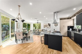 335 Eureka Dr NE in Atlanta, GA - Building Photo - Building Photo