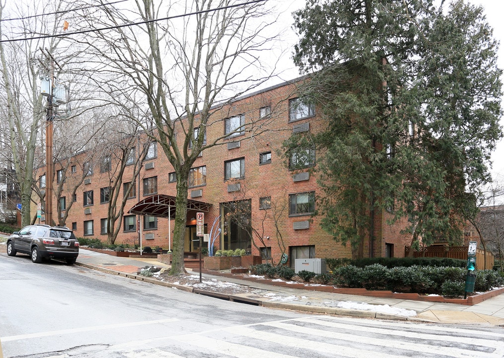 4114 Davis Pl NW in Washington, DC - Foto de edificio