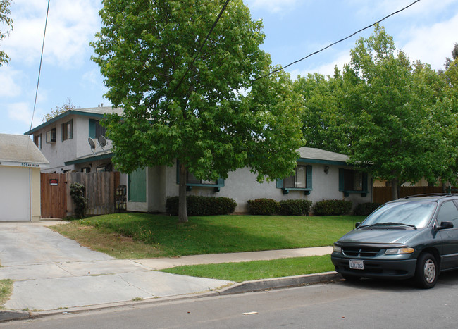 527 Delaware St in Imperial Beach, CA - Foto de edificio - Building Photo