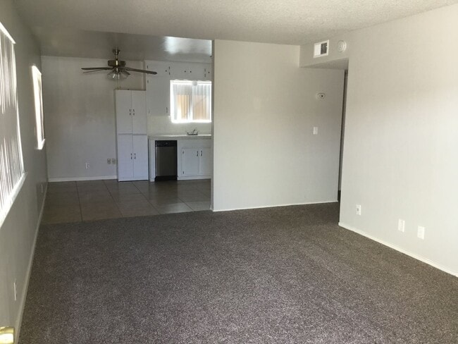 1041 Cherry Ln in Clovis, CA - Building Photo - Building Photo