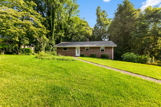 68 Wilshire Dr in Asheville, NC - Foto de edificio - Building Photo