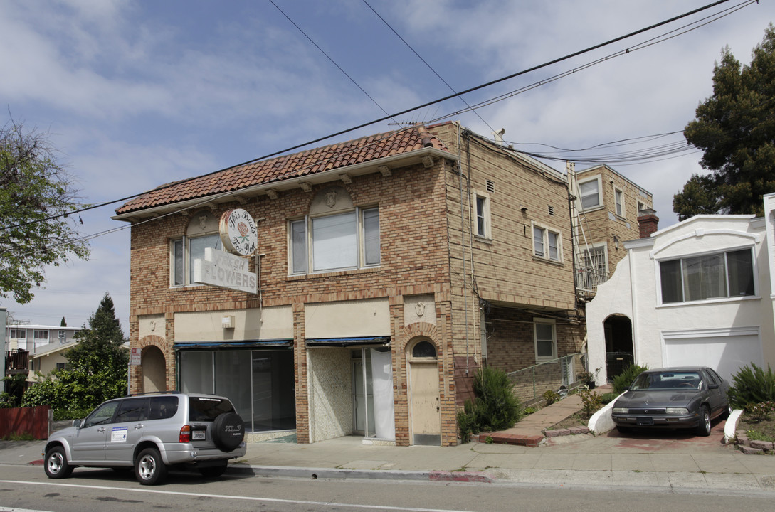 2724-2726 Macarthur Blvd in Oakland, CA - Building Photo