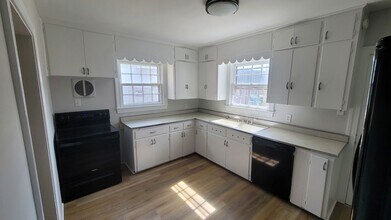 216 St Marys St in Garner, NC - Foto de edificio - Building Photo