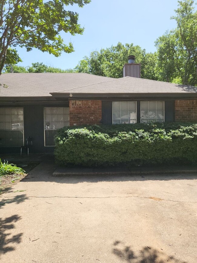property at 515 Claire Ct