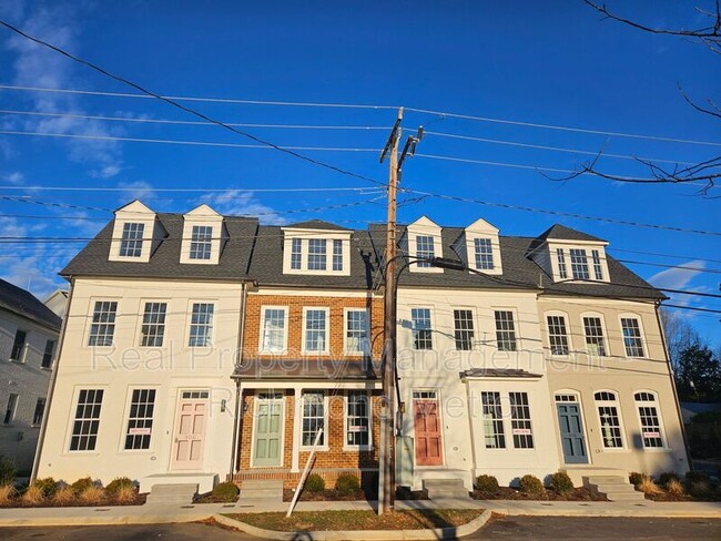 918 Charles St