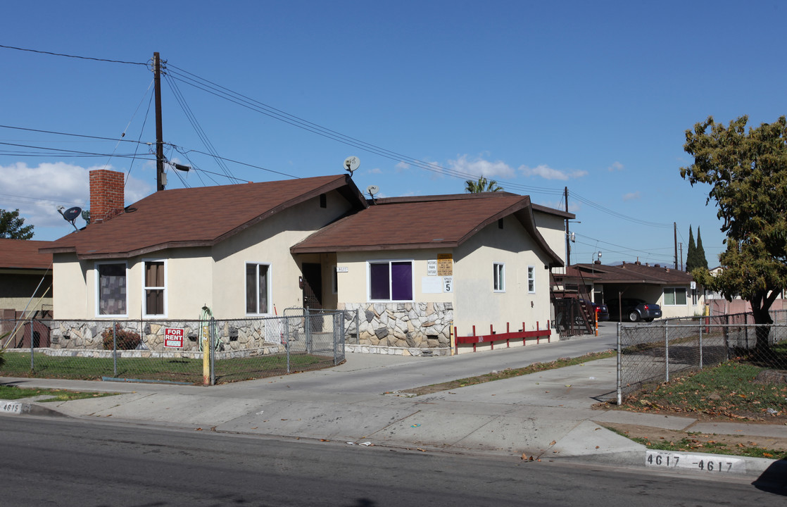 4611-4615 Live Oak St in Bell, CA - Building Photo