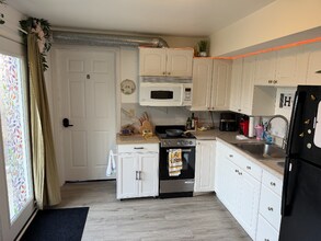 2914 Sunset Dr W in University Place, WA - Building Photo - Building Photo