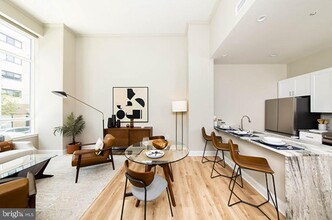 2300 Cherry St in Philadelphia, PA - Building Photo - Building Photo