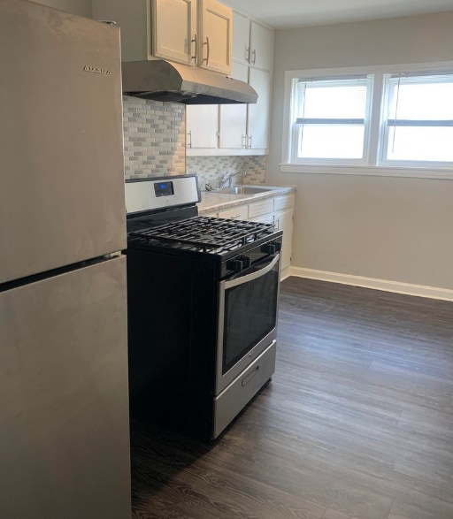 property at 529 E 7th St