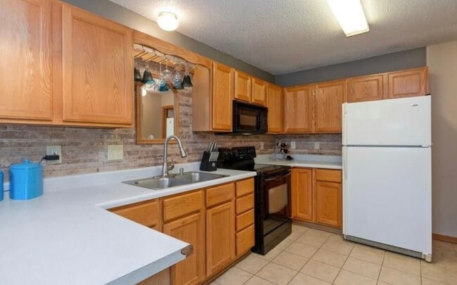 150 S Prairie View Dr, Unit 901 in West Des Moines, IA - Building Photo - Building Photo