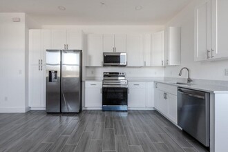246 Rotonda Blvd W in Rotonda West, FL - Building Photo - Building Photo