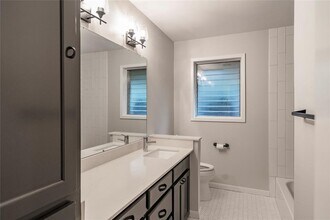 6417 Lindyann Ln in Houston, TX - Foto de edificio - Building Photo