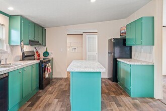 265 Hershal Ln in Cedar Creek, TX - Building Photo - Building Photo