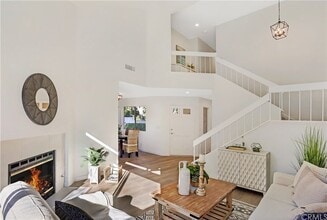 1 Sandalwood, Unit 10 in Aliso Viejo, CA - Building Photo - Building Photo