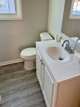 32 Quequechan St, Unit 2 in Fall River, MA - Foto de edificio - Building Photo