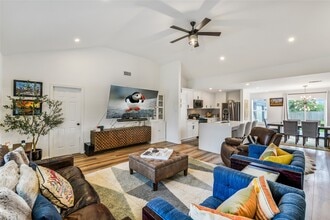 2550 Roy Cir in Houston, TX - Building Photo - Building Photo