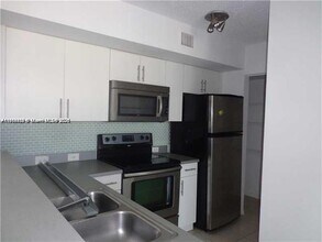 720 SW 111th Ave in Pembroke Pines, FL - Building Photo - Building Photo