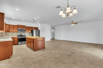 657 Bariloche Dr in Anthony, TX - Building Photo - Building Photo