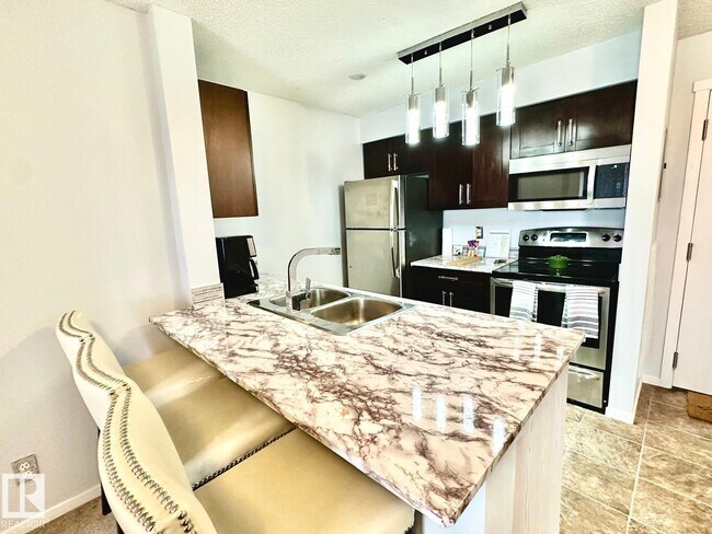 5370 Chappelle Rd. SW in Edmonton, AB - Building Photo - Building Photo