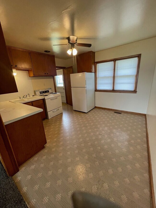 1201 Eisenhower Ave in Great Bend, KS - Building Photo - Building Photo