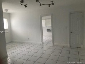 7155 Rue Notre Dame-Unit -5 in Miami Beach, FL - Building Photo - Building Photo