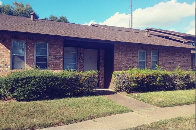 1510 E Loop 304 in Crockett, TX - Building Photo - Building Photo