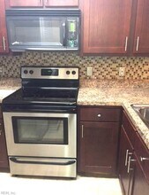 921 Whistling Swan Dr in Virginia Beach, VA - Building Photo - Building Photo