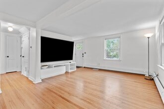 4 Buttonball Trail in Norwalk, CT - Building Photo - Building Photo