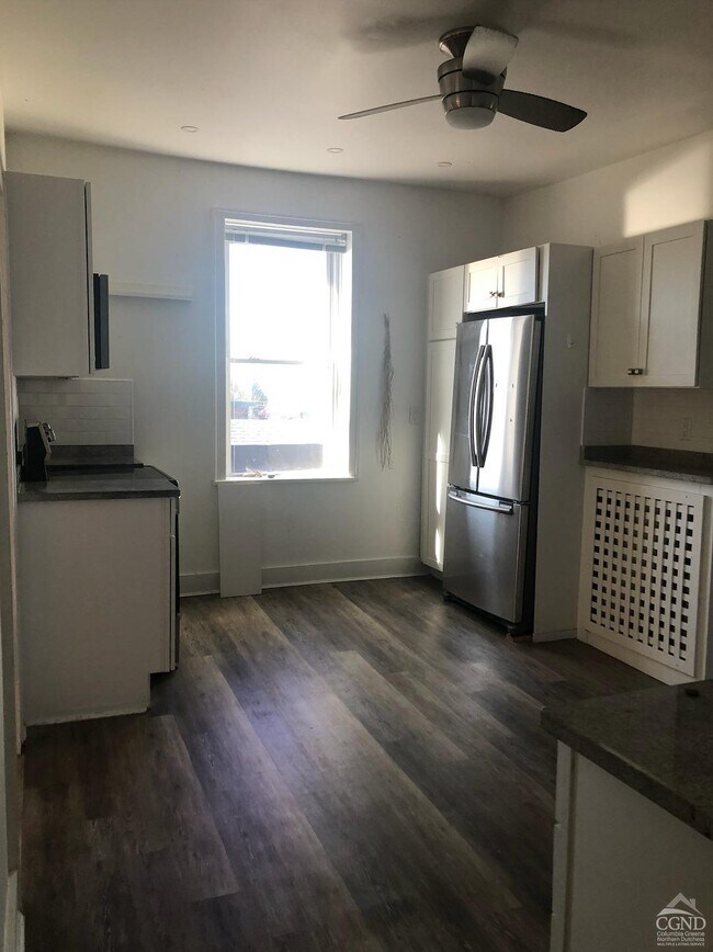 318 Warren St in Hudson, NY - Building Photo - Building Photo