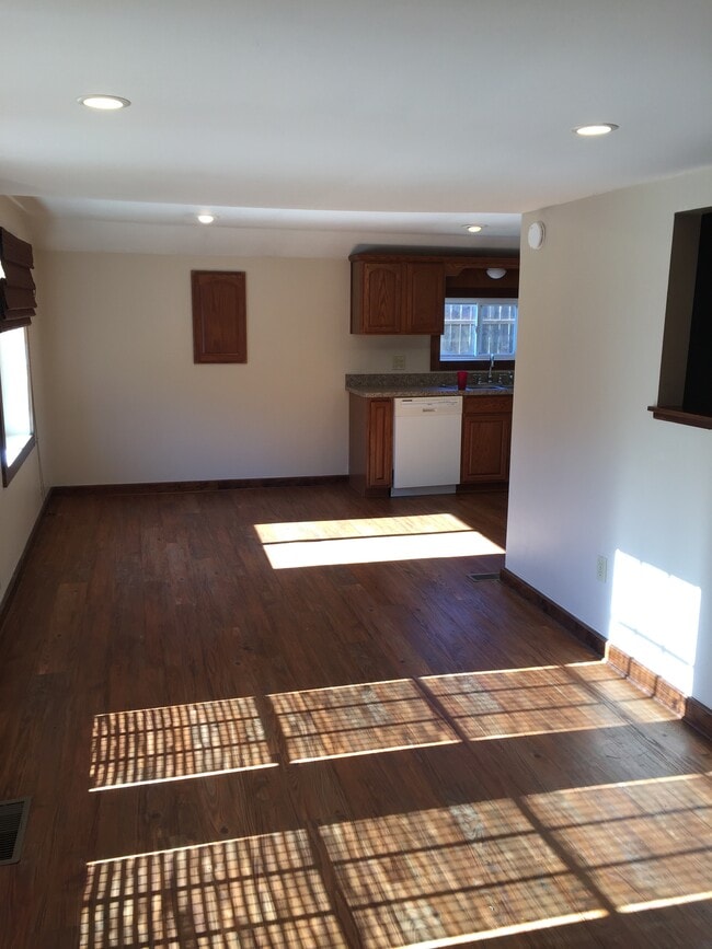 222 E Hamilton St in Wellington, OH - Building Photo - Building Photo