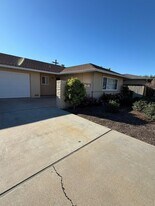 707-709 Vía Maria in Salinas, CA - Building Photo