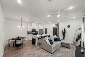 7215 Tippett St in Houston, TX - Building Photo - Building Photo