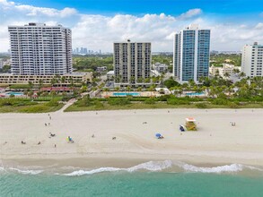 2625 Collins Ave, Unit # 601 in Miami, FL - Foto de edificio - Building Photo