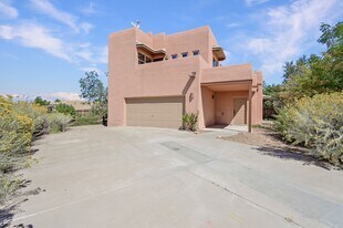 7023 Vuelta Vistoso in Santa Fe, NM - Building Photo