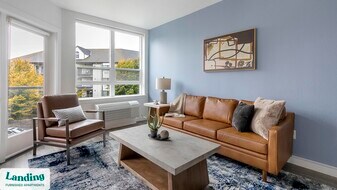 1055 N Anchor Way in Portland, OR - Building Photo