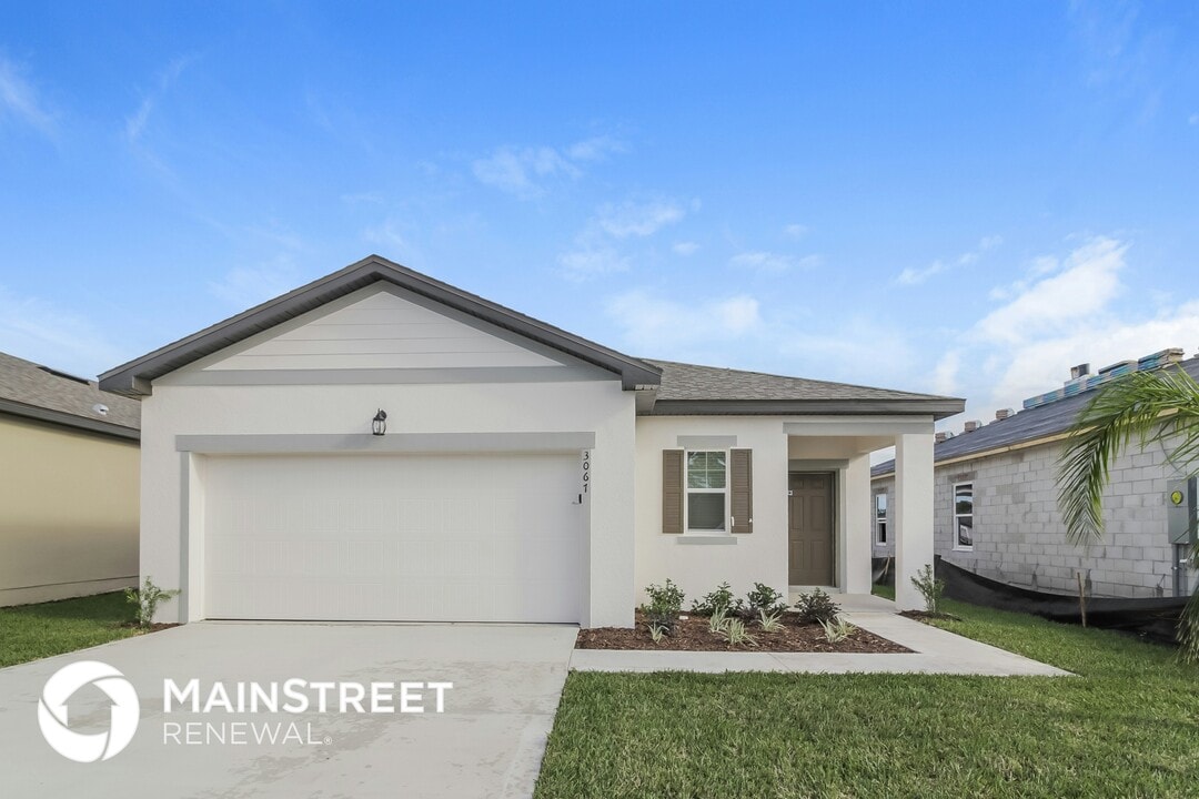 3067 Neverland Dr in New Smyrna Beach, FL - Foto de edificio