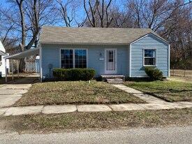 214 Parmenter Ave in Columbus, KS - Building Photo