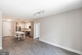145 Riverhaven Dr, Unit 224 in Oxon Hill, MD - Building Photo - Building Photo