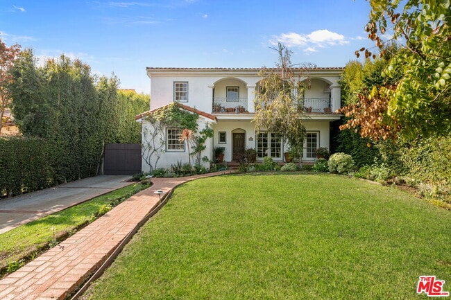 139 S Anita Ave in Los Angeles, CA - Building Photo - Building Photo