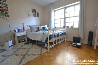 178 Lake Shore Rd, Unit 2 in Boston, MA - Building Photo - Building Photo