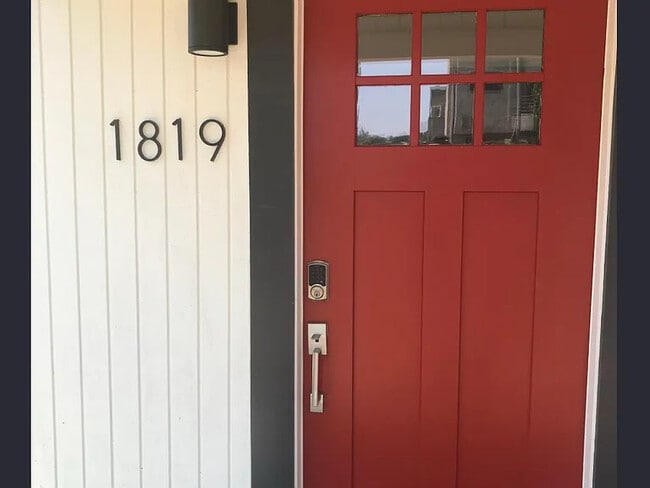 1819 N Alvarado St in Los Angeles, CA - Building Photo - Building Photo