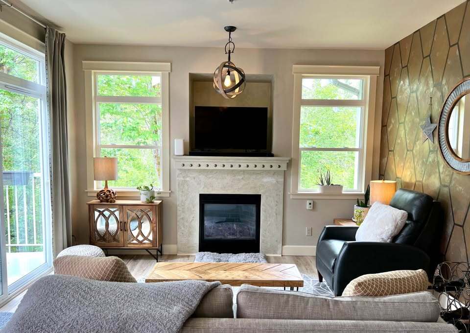 737 241st Ln SE, Unit 737 241st LN SE in Sammamish, WA - Building Photo