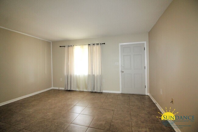 620 W Miracle Strip Pkwy in Mary Esther, FL - Building Photo - Building Photo