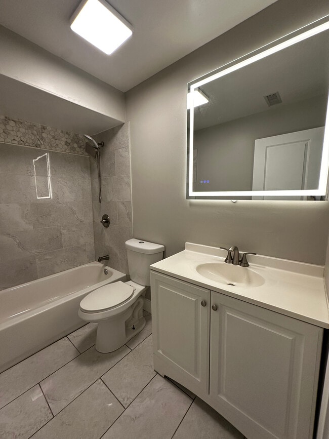 15623 Greenwood Rd, Unit 1S