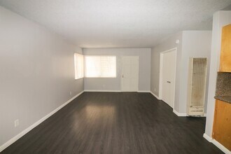 1335 Stanley Ave-Unit -3 in Long Beach, CA - Building Photo - Building Photo