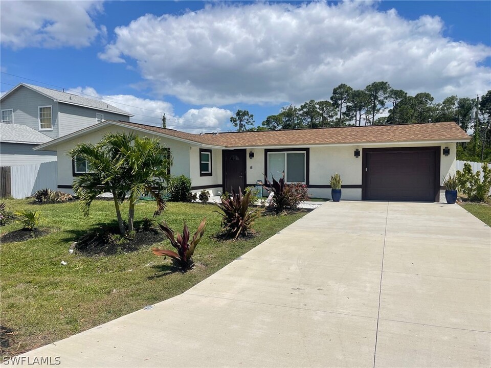 17109 Capri Dr in Ft. Myers, FL - Building Photo