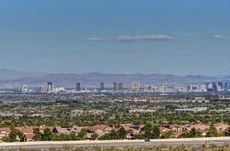 1420 Song Lark Ln in Las Vegas, NV - Foto de edificio - Building Photo