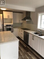 22 George St in Ajax, ON - Building Photo